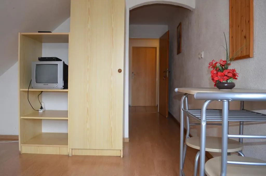 Pension Egida Rez Inn
