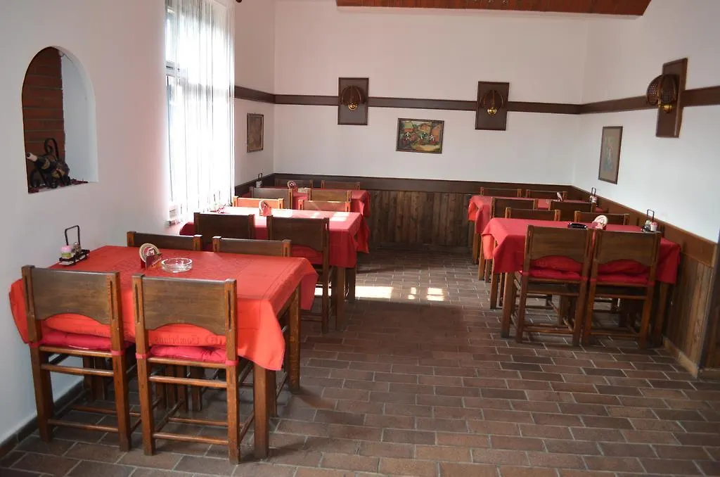 Pension Egida Rez 3*,